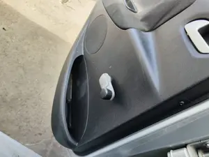 Foto de MANETA ELEVALUNAS TRASERA IZQUIERDA PEUGEOT 207 1.6 16V HDi (90 CV / 66 KW)