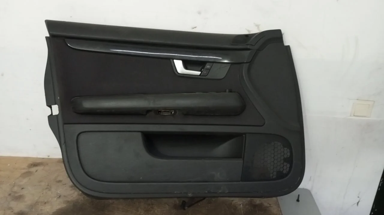 Foto de GUARNECIDO PUERTA DELANTERA IZQUIERDA AUDI A4 BERLINA (8E) 1.9 TDI (131 CV / 96 KW) referencia 8E1867105