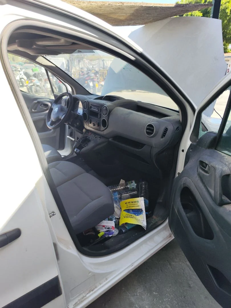 Foto de GOMAS CONTORNO PUERTA CITROEN BERLINGO FURGÓN 1.6 Blue-HDI FAP (99 CV / 73 KW)