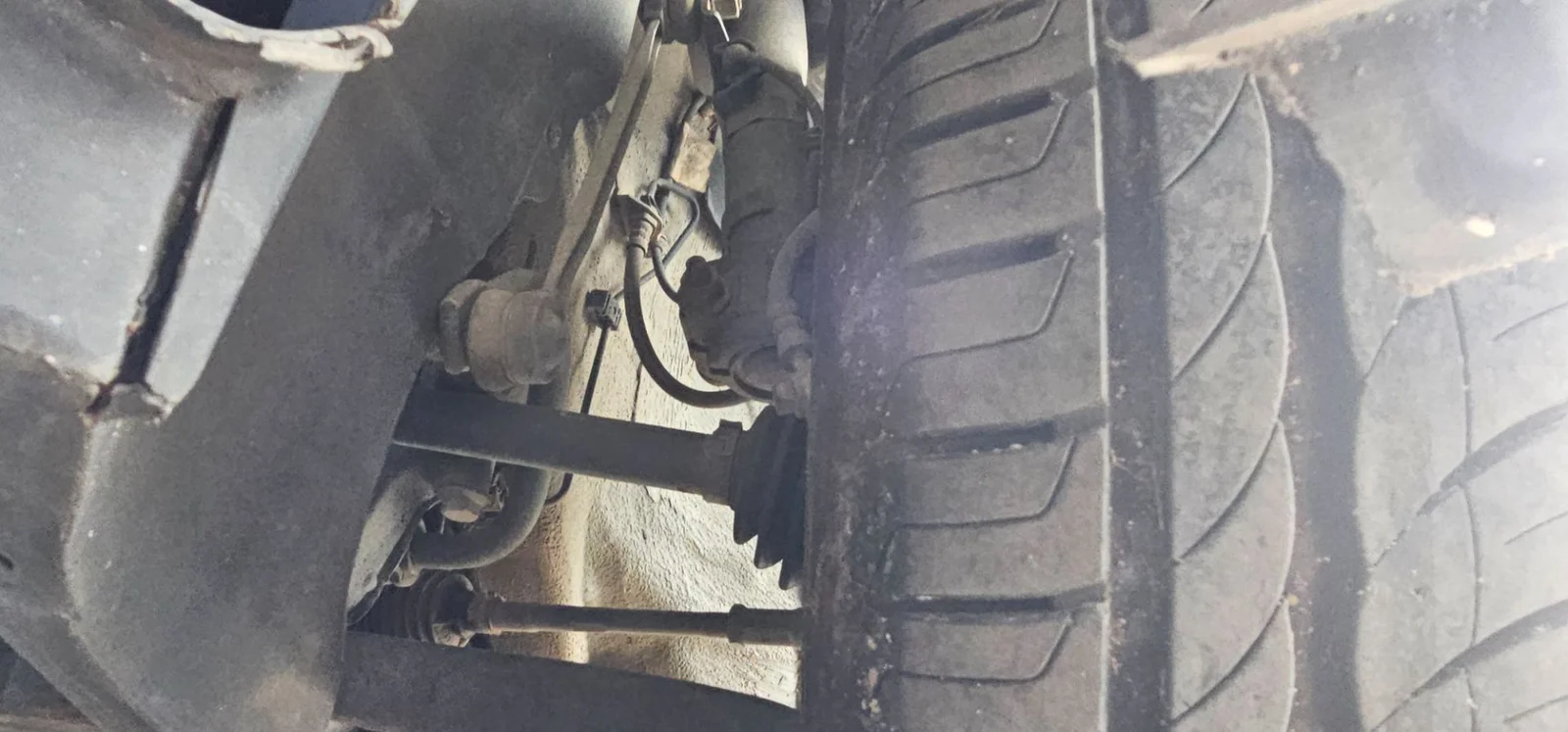 Foto de BRAZO SUSPENSION DELANTERO IZQUIERDO SKODA FABIA (5J2) 1.2 (60 CV / 44 KW)