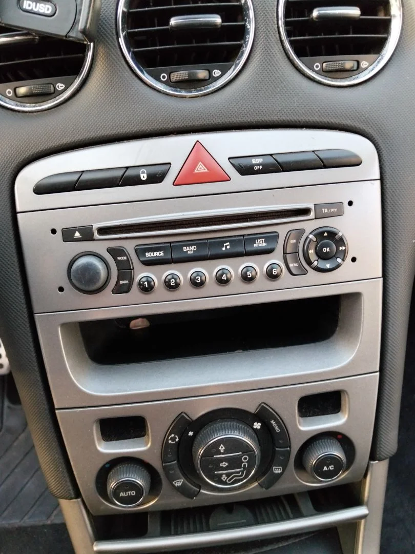 Foto de SISTEMA AUDIO / RADIO CD PEUGEOT 308 SW 1.6 HDi FAP CAT (9HZ / DV6TED4) (109 CV / 80 KW)
