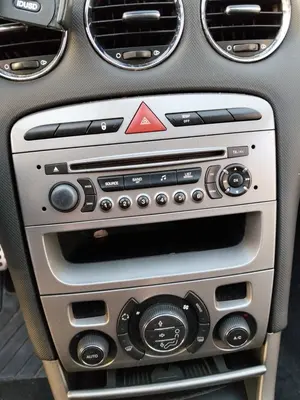 Foto de SISTEMA AUDIO / RADIO CD PEUGEOT 308 SW 1.6 HDi FAP CAT (9HZ / DV6TED4) (109 CV / 80 KW)