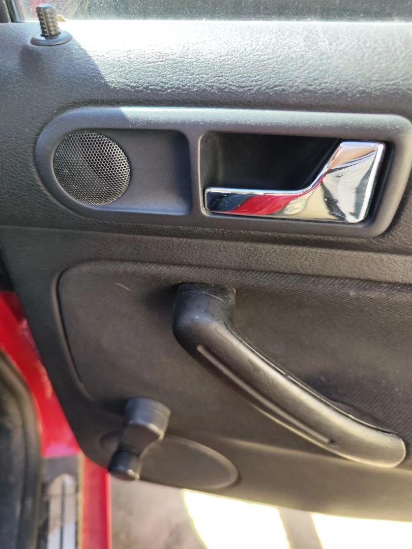 Foto de MANETA INTERIOR TRASERA DERECHA VOLKSWAGEN GOLF IV BERLINA (1J1)(10.1997) 1.9 TDI (90 CV / 66 KW)
