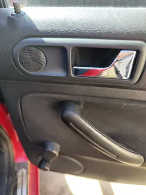 Foto de MANETA INTERIOR TRASERA DERECHA VOLKSWAGEN GOLF IV BERLINA (1J1)(10.1997) 1.9 TDI (90 CV / 66 KW)