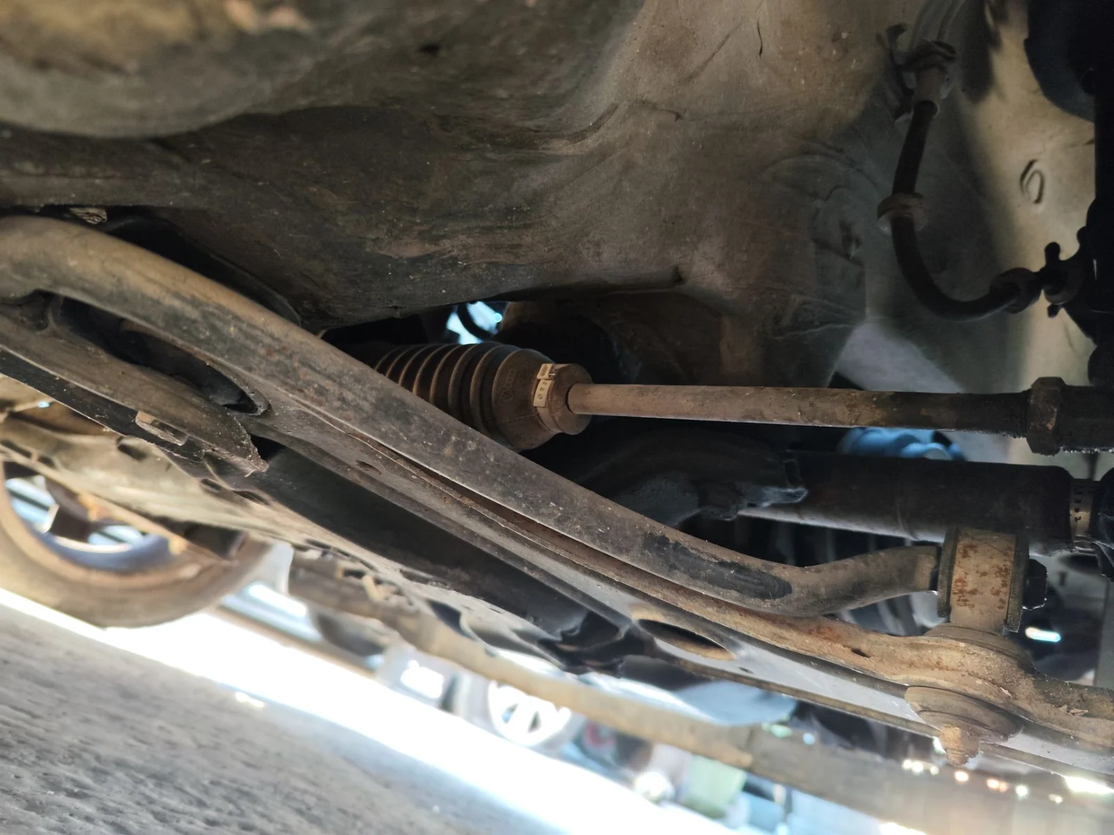 Foto de BARRA ESTABILIZADORA DELANTERA VOLKSWAGEN GOLF III (1H1)(11.1991) 1.9 TDI (110 CV / 81 KW)