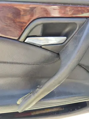 Foto de MANETA INTERIOR DELANTERA IZQUIERDA MERCEDES-BENZ CLASE E (BM 210) BERLINA 2.2 CDI CAT (143 CV / 105 KW) referencia A2107660564 FKZ