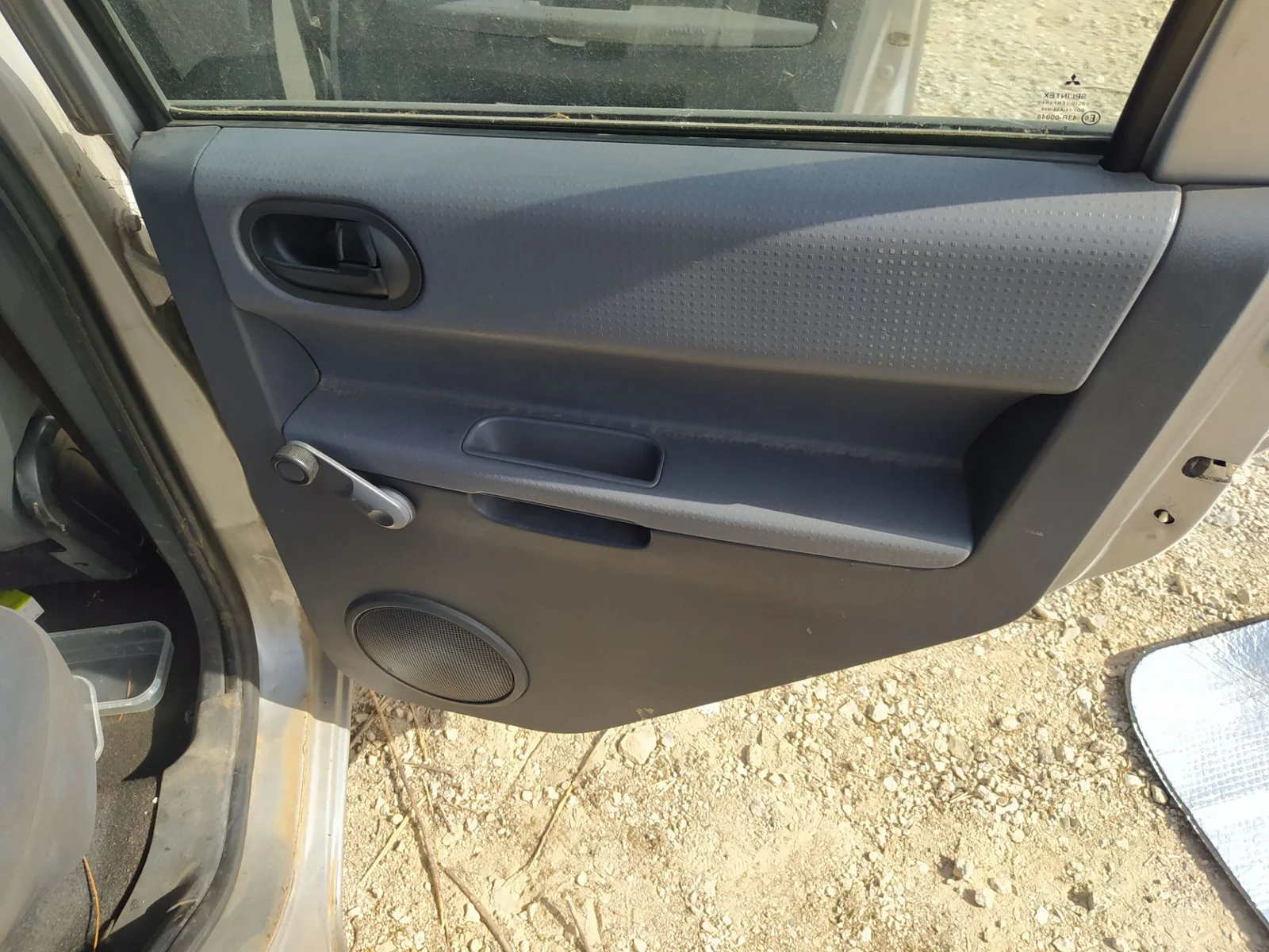 Foto de MANDO ELEVALUNAS TRASERO DERECHO MITSUBISHI COLT CZ3 BERL. 5 (Z30A) 1.1 CAT (75 CV / 55 KW)