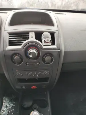 Foto de CONSOLA CENTRAL RENAULT MEGANE II GRANDTOUR 1.5 dCi Diesel CAT (86 CV / 63 KW)