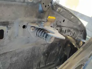 Foto de CERRADURA CAPO BMW SERIE 3 BERLINA (E90) 2.0 16V Diesel (163 CV / 120 KW) foto 2
