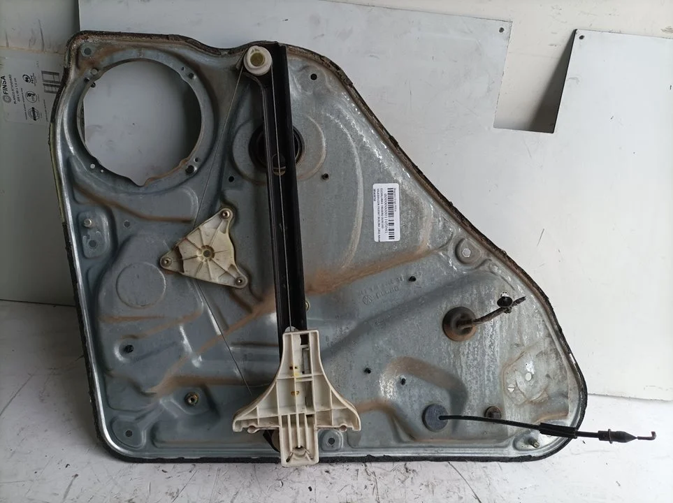 Foto de ELEVALUNAS TRASERO DERECHO VOLKSWAGEN PASSAT BERLINA (3B3) 1.9 TDI (131 CV / 96 KW) referencia 3B5839756