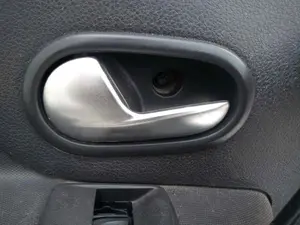 Foto de MANETA INTERIOR DELANTERA IZQUIERDA DACIA LOGAN II 1.5 dCi Diesel FAP CAT (90 CV / 66 KW) referencia 806718771R