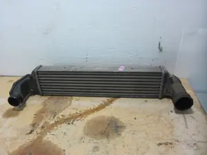 Foto de INTERCOOLER BMW SERIE 3 BERLINA (E46) 3.0 24V Turbodiesel CAT (184 CV / 135 KW) referencia 77863510