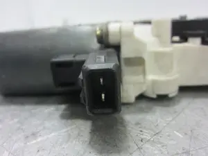 Foto de MOTOR ELEVALUNAS DELANTERO DERECHO LAND ROVER FREELANDER (LN)(01.1998) 1.8 CAT (120 CV / 88 KW) referencia 6N4959802 foto 3