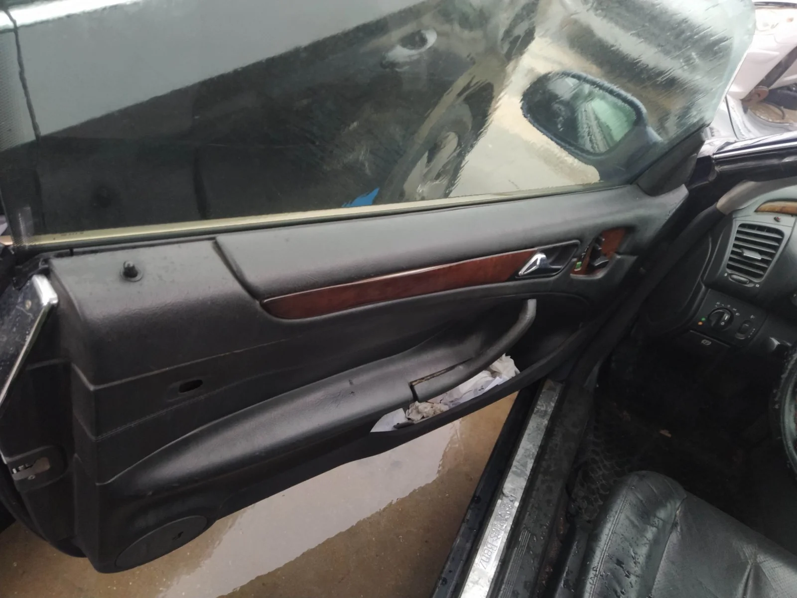 Foto de CERRADURA PUERTA DELANTERA IZQUIERDA MERCEDES-BENZ CLK (BM 208) COUPE 3.2 V6 18V CAT (218 CV / 160 KW) referencia A2087200135