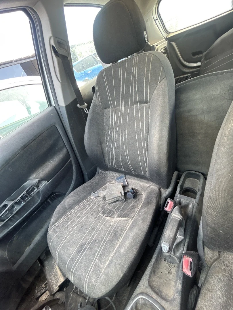 Foto de ASIENTO DELANTERO DERECHO OPEL CORSA D 1.3 16V CDTI (75 CV / 55 KW)