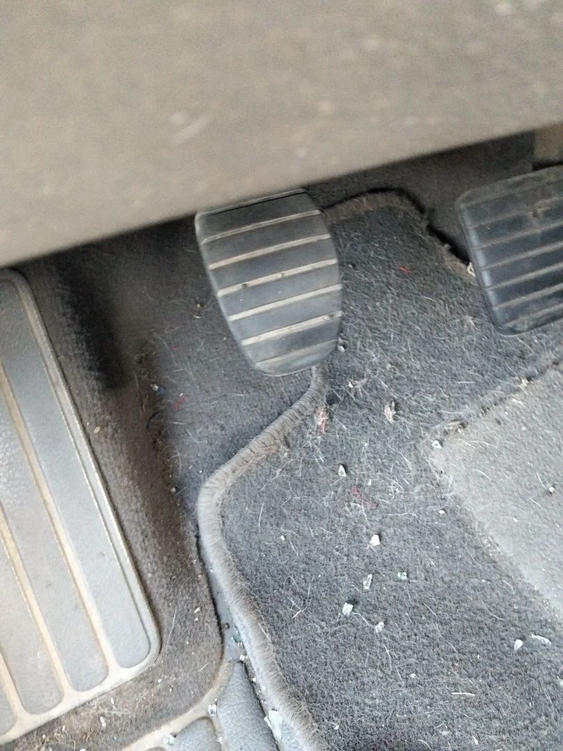Foto de PEDAL EMBRAGUE RENAULT LAGUNA II (BG0) 1.9 dCi Diesel CAT (101 CV / 74 KW)