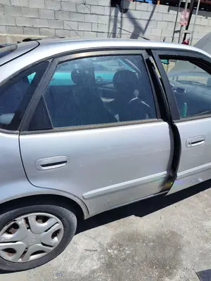 Foto de PUERTA TRASERA DERECHA TOYOTA COROLLA (E11) 2.0 Turbodiesel CAT (90 CV / 66 KW) referencia 6700302141 foto 2