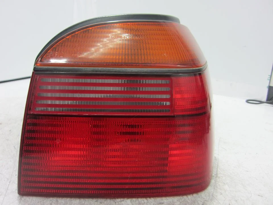 Foto de PILOTO TRASERO DERECHO VOLKSWAGEN GOLF III (1H1)(11.1991) 1.9 TDI (90 CV / 66 KW) referencia 1H6945112D
