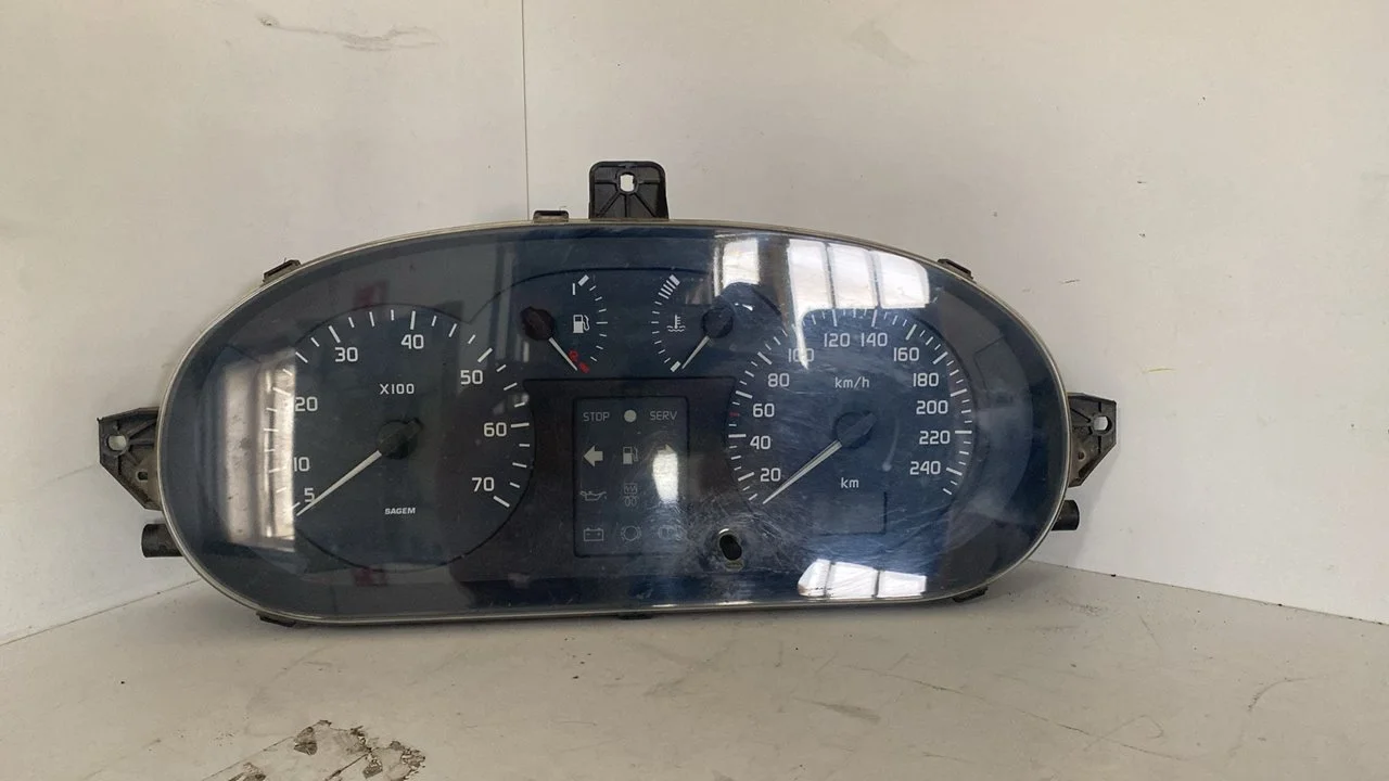 Foto de CUADRO INSTRUMENTOS RENAULT MEGANE I COUPE (DA0) referencia P8200066929