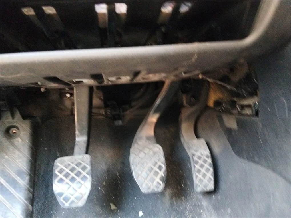 Foto de PEDAL FRENO AUDI A4 AVANT (8E) 1.9 TDI (131 CV / 96 KW) referencia 8E1721140