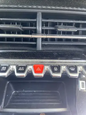Foto de WARNING PEUGEOT 208 (P2) 1.2 PureTech (74 CV / 55 KW)
