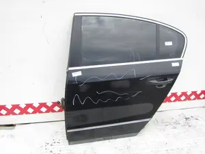 Foto de PUERTA TRASERA IZQUIERDA VOLKSWAGEN PASSAT BERLINA (3C2) 2.0 TDI (140 CV / 103 KW) foto 4