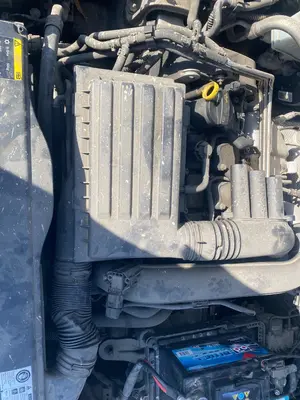 Foto de CAJA FILTRO AIRE VOLKSWAGEN GOLF VII (5G1/BE1) 1.4 16V TSI (122 CV / 90 KW) referencia 04E129611AK
