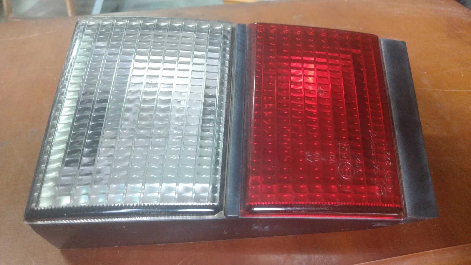 Foto de PILOTO TRASERO IZQUIERDO INTERIOR MG ROVER ROVER 800 (RS) 2.7 24V (169 CV / 124 KW) referencia 2221L