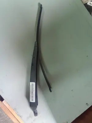 Foto de BRAZO LIMPIA TRASERO VOLKSWAGEN GOLF V (1K1)(10.2003)