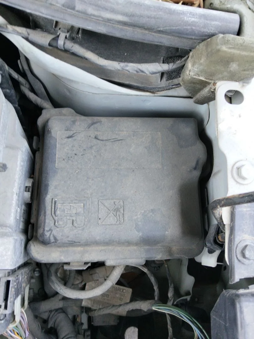 Foto de CAJA RELES / FUSIBLES CITROEN C4 CACTUS 1.2 12V VTi (82 CV / 60 KW)