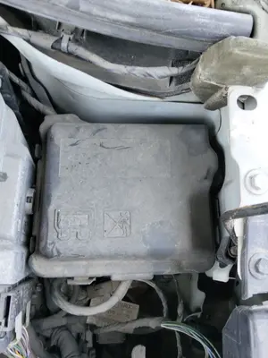 Foto de CAJA RELES / FUSIBLES CITROEN C4 CACTUS 1.2 12V VTi (82 CV / 60 KW)