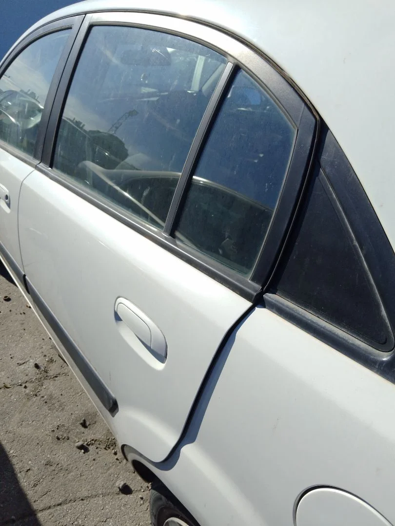Foto de PUERTA TRASERA IZQUIERDA KIA RIO (JB) 1.5 CRDi (110 CV / 81 KW)