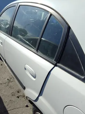 Foto de PUERTA TRASERA IZQUIERDA KIA RIO (JB) 1.5 CRDi (110 CV / 81 KW)