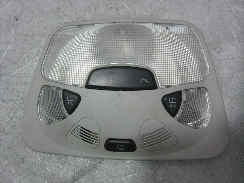 Foto de LUZ INTERIOR MERCEDES-BENZ CLASE C (BM 203) BERLINA 2.2 CDI CAT (150 CV / 110 KW) referencia A2038204601 FKZ