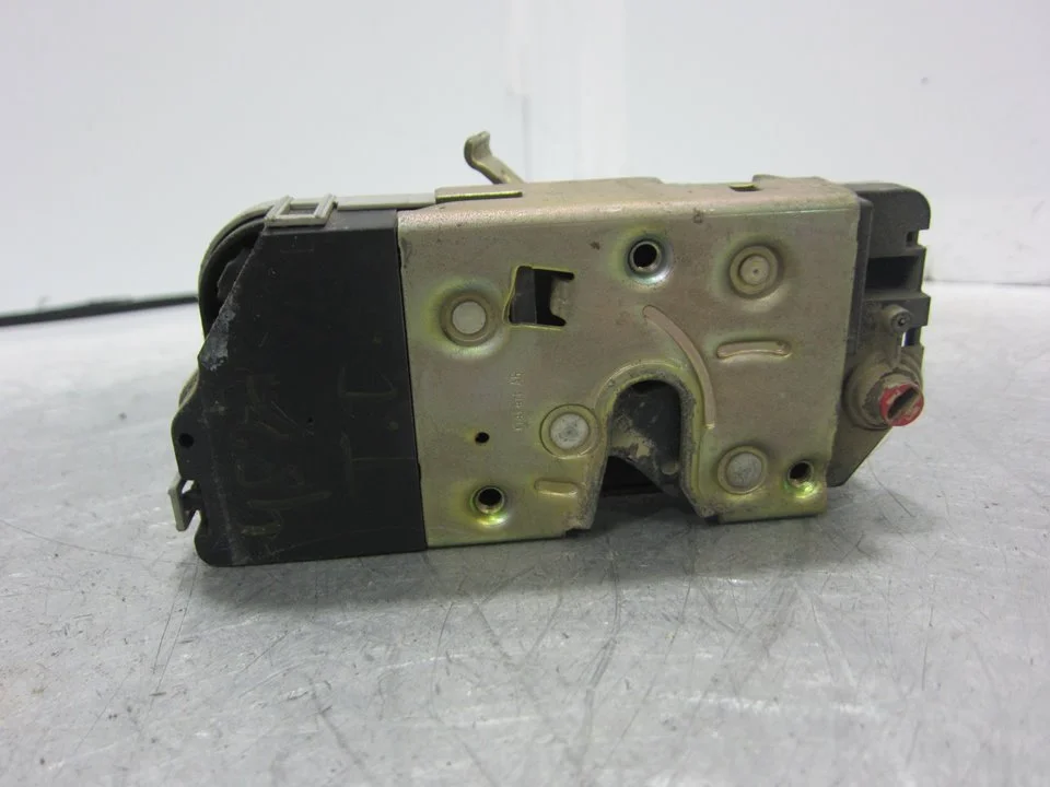 Foto de CERRADURA PUERTA TRASERA DERECHA PEUGEOT 307 BREAK / SW (S1)(04.2002) 2.0 HDi FAP CAT (107 CV / 79 KW) referencia 9138A4