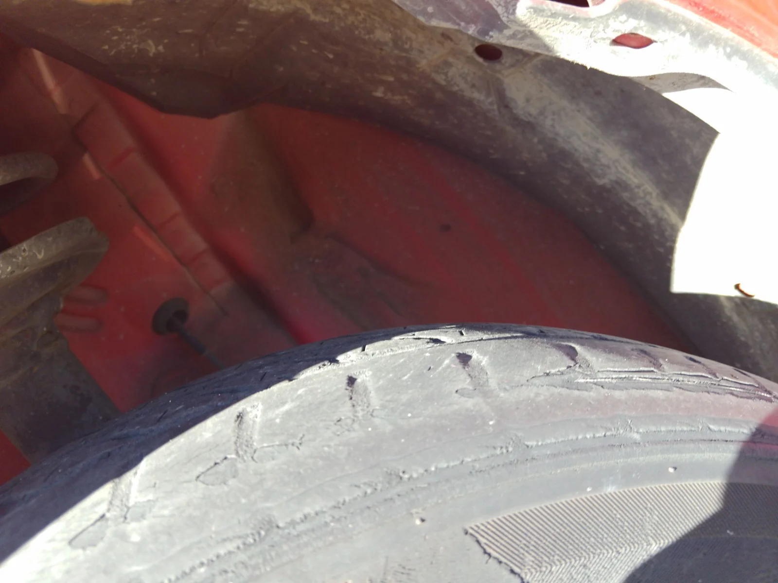 Foto de PASO RUEDA DELANTERO IZQUIERDO PEUGEOT 107 1.0 CAT (384F) (68 CV / 50 KW)