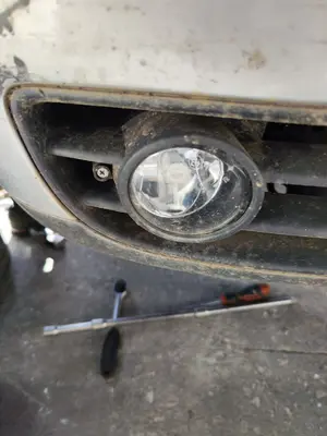 Foto de FARO ANTINIEBLA DERECHO VOLKSWAGEN POLO IV (9N1) 1.4 16V (75 CV / 55 KW) referencia 6Q0941700