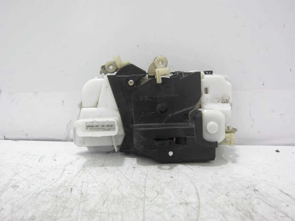 Foto de CERRADURA PUERTA DELANTERA IZQUIERDA CITROEN C5 BERLINA 3.0 V6 (207 CV / 152 KW) referencia AVG2