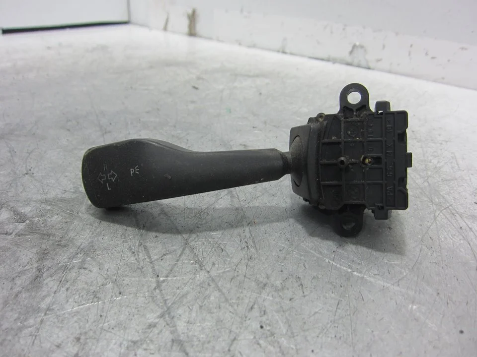 Foto de MANDO INTERMITENTES BMW SERIE 3 BERLINA (E46) 2.0 16V Diesel CAT (136 CV / 100 KW) referencia 8363662K