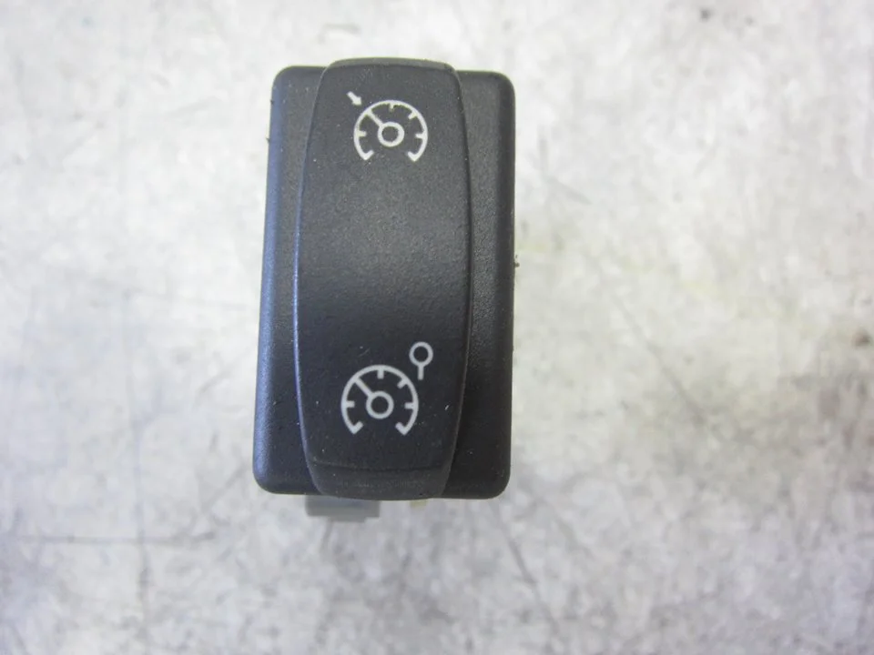 Foto de INTERRUPTOR RENAULT CLIO III 1.5 dCi Diesel (106 CV / 78 KW) referencia 28082