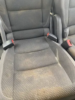 Foto de ENGANCHE CINTURON TRASERO DERECHO VOLKSWAGEN TOURAN (1T3) 1.6 TDI DPF (105 CV / 77 KW)