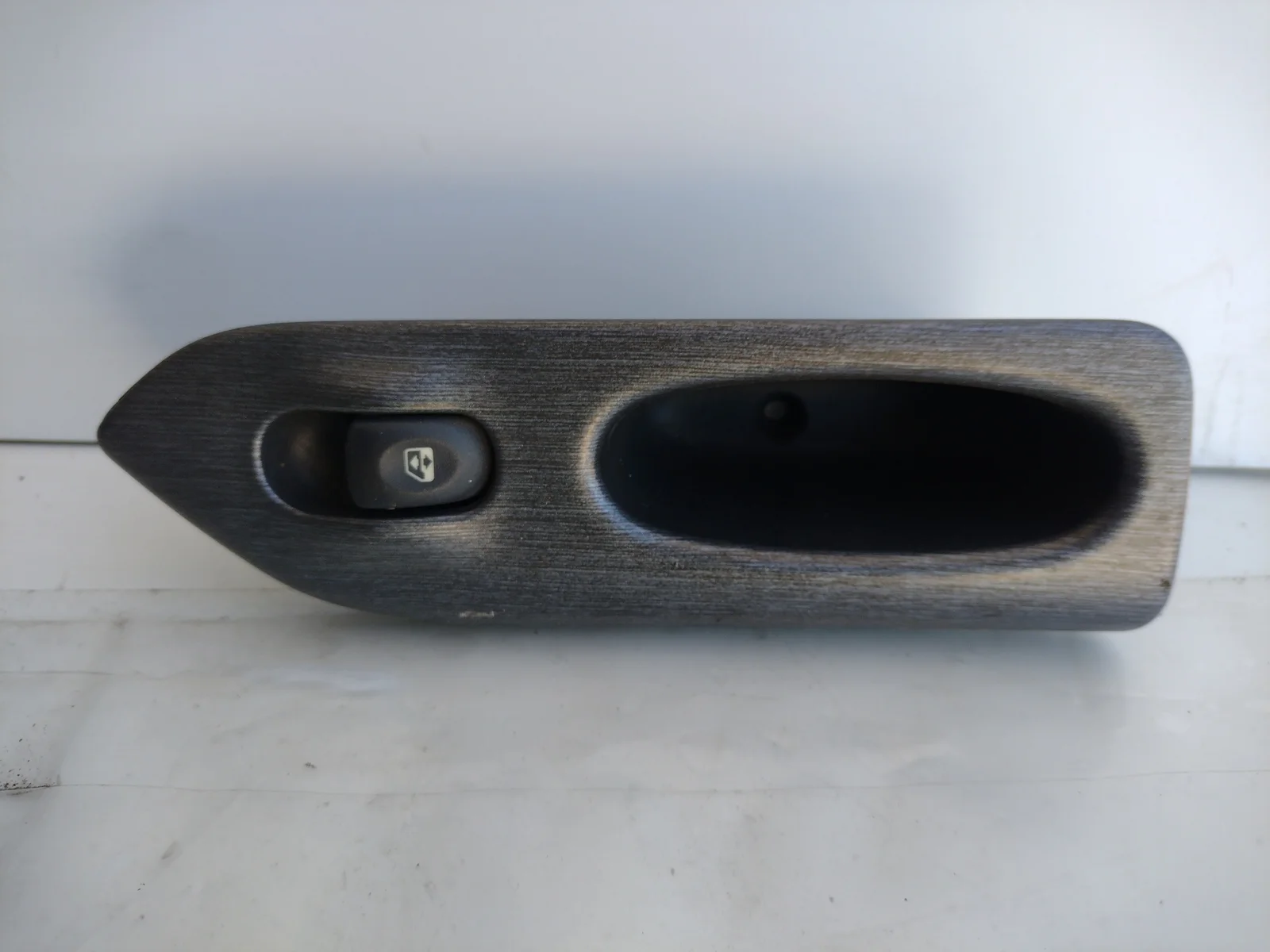 Foto de MANDO ELEVALUNAS TRASERO DERECHO RENAULT LAGUNA (B56) 1.9 dCi Diesel CAT (107 CV / 79 KW) referencia 7701707067