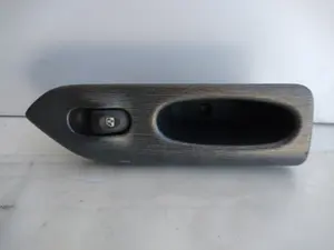 Foto de MANDO ELEVALUNAS TRASERO DERECHO RENAULT LAGUNA (B56) 1.9 dCi Diesel CAT (107 CV / 79 KW) referencia 7701707067