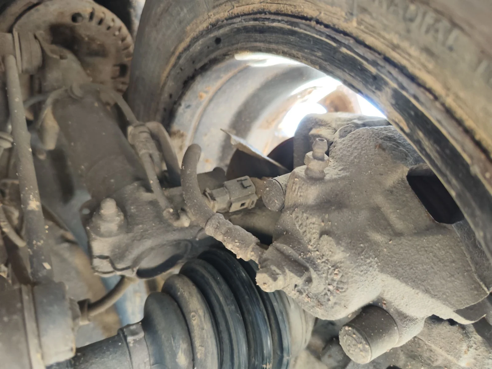 Foto de PINZA DE FRENO DELANTERA IZQUIERDA VOLKSWAGEN POLO IV (9N3) 1.9 TDI (101 CV / 74 KW)