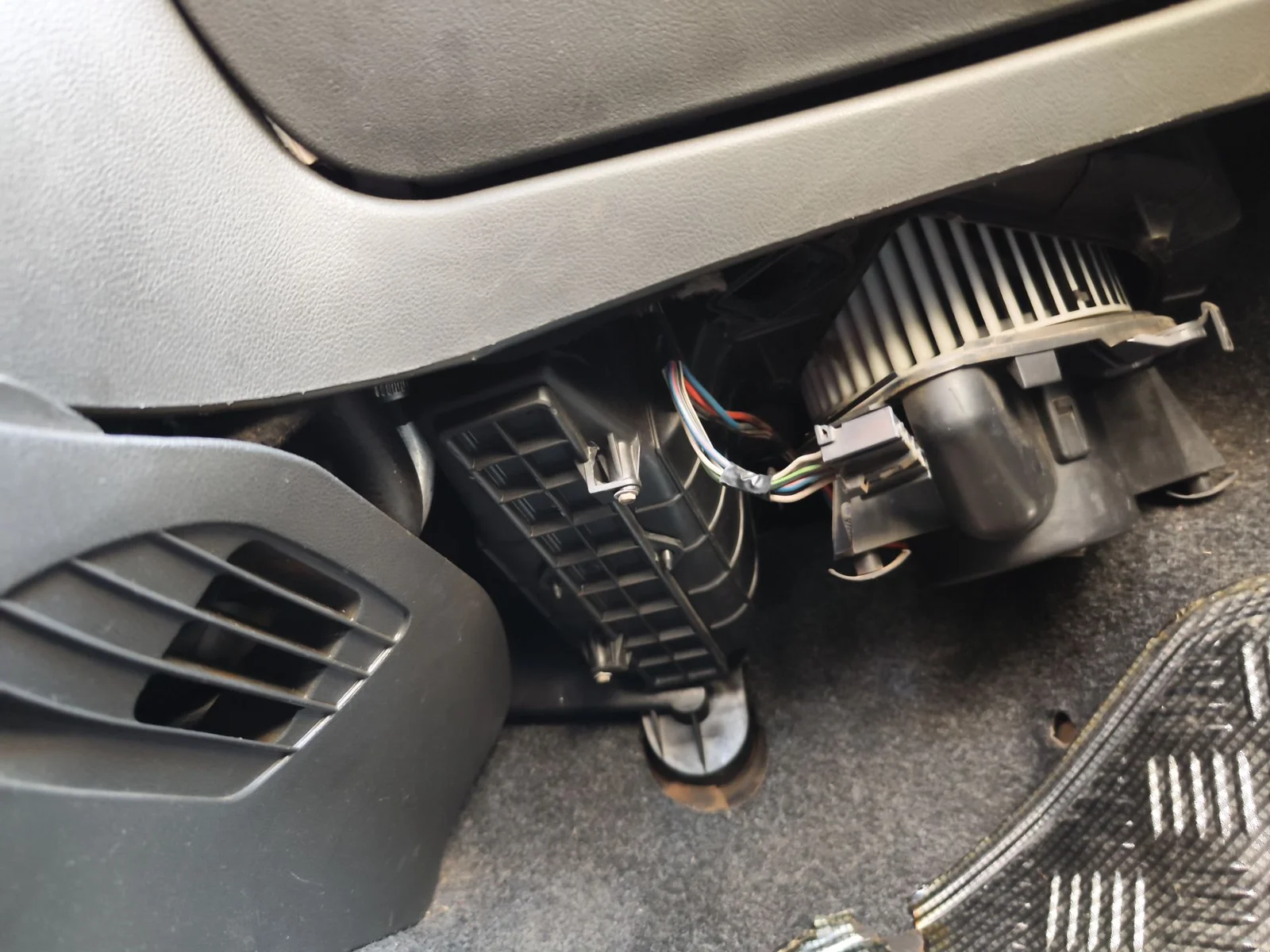 Foto de CALEFACCION ENTERA NORMAL FIAT II PUNTO (188) BERLINA 1.3 JTD CAT (69 CV / 51 KW)