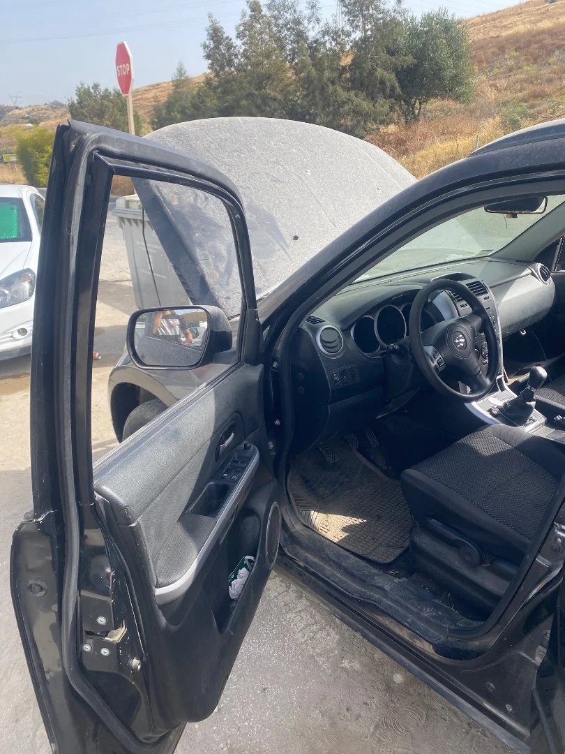 Foto de GOMAS CONTORNO PUERTA SUZUKI GRAND VITARA (JB/JT) 2.0 16V CAT (140 CV / 103 KW)