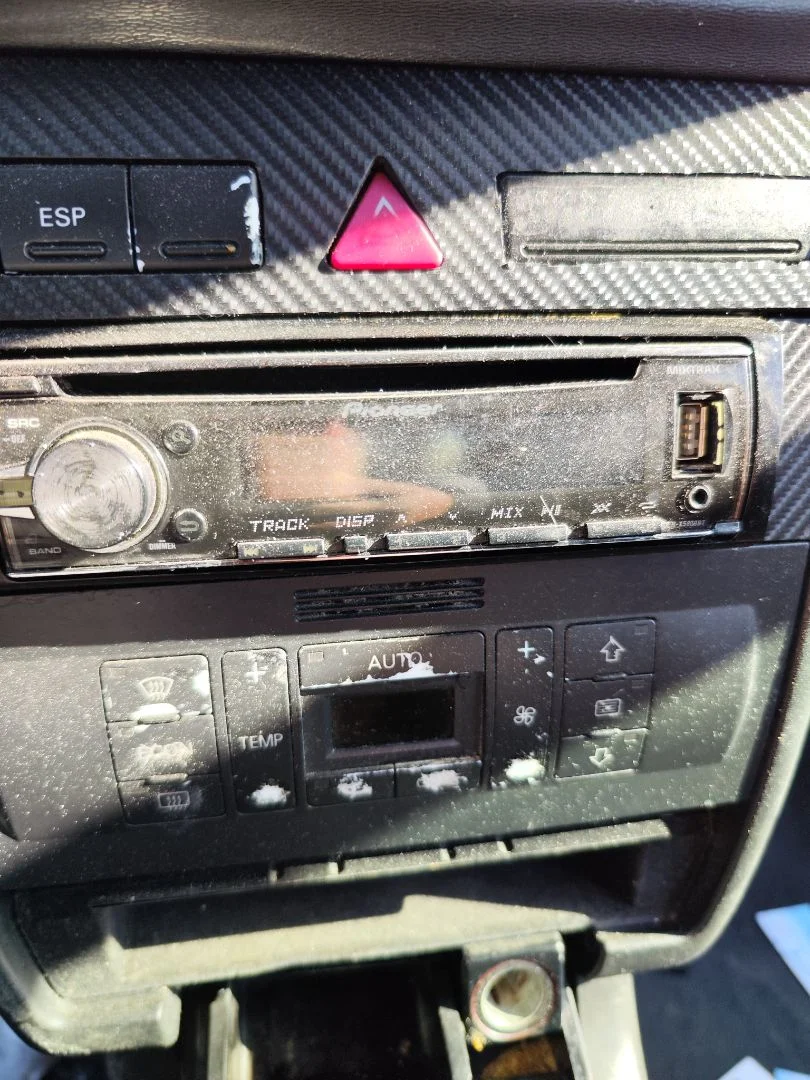 Foto de SISTEMA AUDIO / RADIO CD AUDI A3 (8L) 1.6 (102 CV / 75 KW)