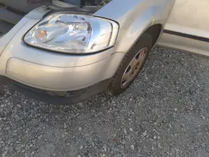 Foto de PARAGOLPES DELANTERO VOLKSWAGEN FOX (5Z1)(04.2005) 1.4 (75 CV / 55 KW) foto 2