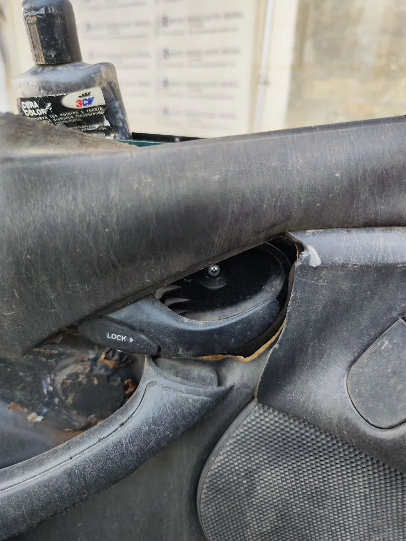 Foto de MANETA INTERIOR DELANTERA IZQUIERDA FORD FOCUS BERLINA (CAK) 1.6 16V CAT (101 CV / 74 KW)