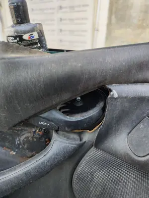 Foto de MANETA INTERIOR DELANTERA IZQUIERDA FORD FOCUS BERLINA (CAK) 1.6 16V CAT (101 CV / 74 KW)